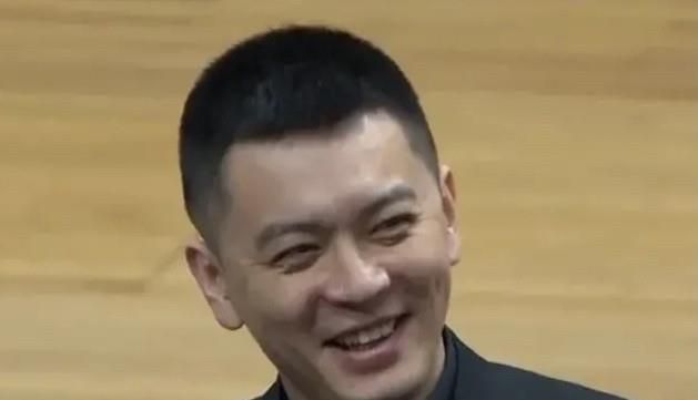 于是，那个崇拜梅拉·努米的家伙和他的朋友当场毙命。